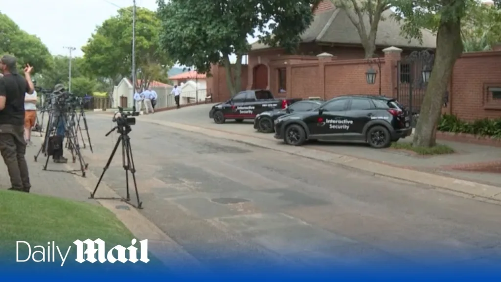 LIVE: South Africa – Oscar Pistorius’ uncles house