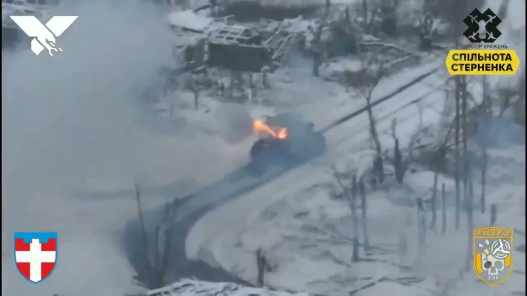 Multiple Russian Vehicles Destroyed Near Dibrova, Kreminna (Two Tanks, BMP and MT-LB)