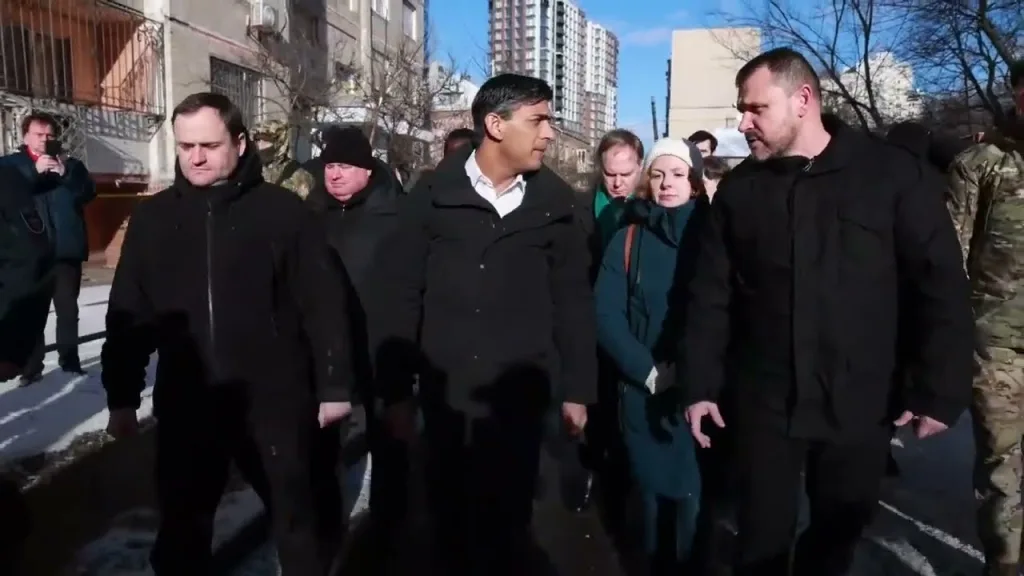 Rishi Sunak saw with his own eyes the consequences of Russia’s terrorist attack on a high-rise building in Kyiv