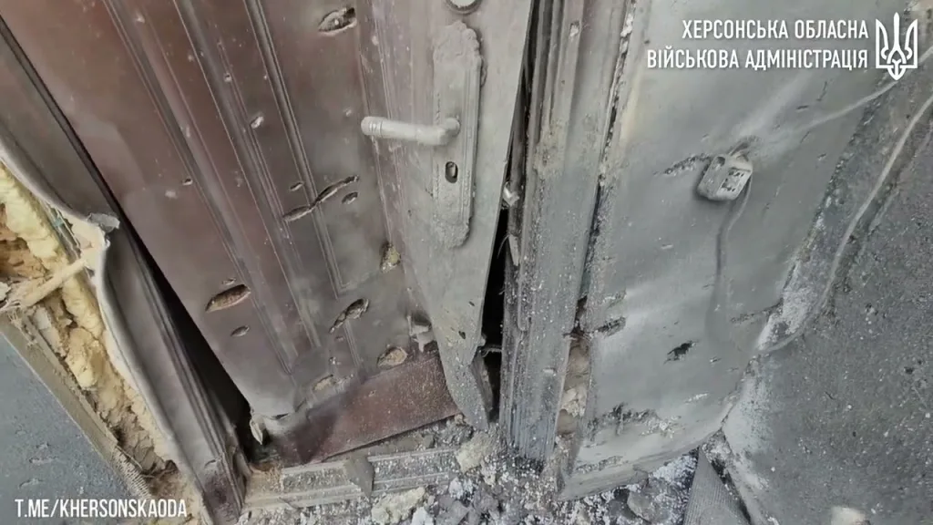 This is what the Kherson people’s home looks like after the “arrival” of a Russian projectile