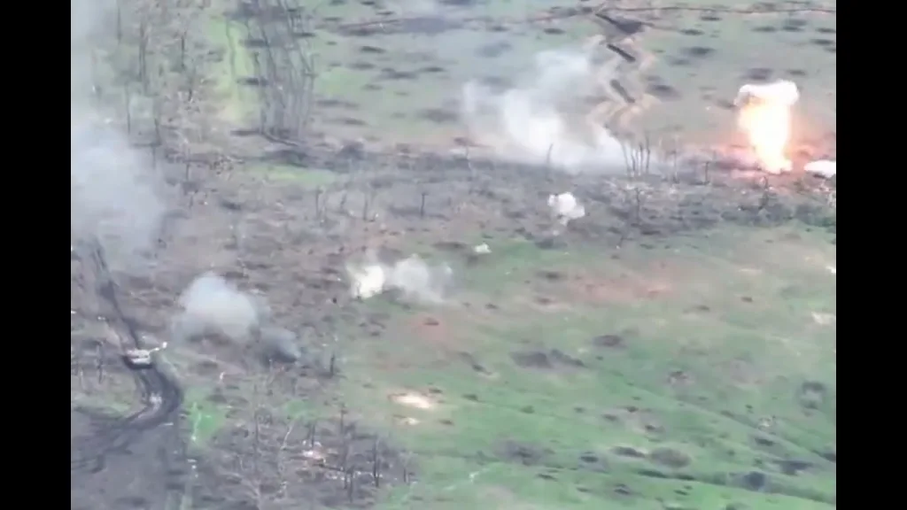 Ukrainian T-64 Destroys T-72 At Very Close Range with APFSDS Round