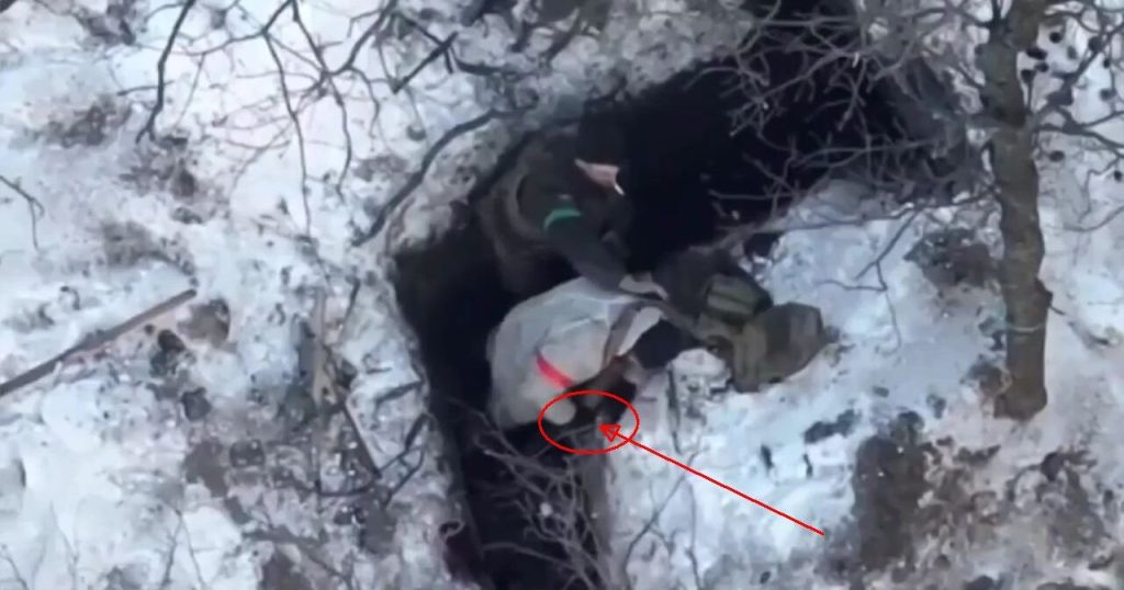 13:30 The occupier tries to throw a grenade at Ukrainian soldiers during the surrender. VIDEO of the drone 15 69049