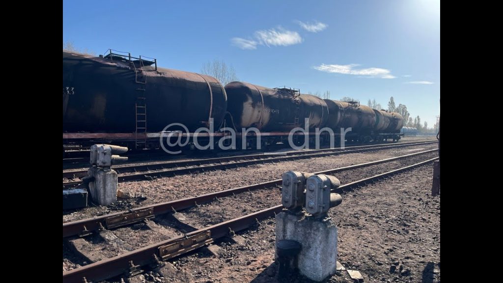 Photos of the Aftermath of HIMARS Strike on Russian Fuel Train – At Least Eight Fuel Tanks Burned