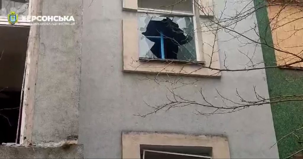 16:37 04.03 Russians shelled Kherson: an educational institution was damaged. VIDEO 6330